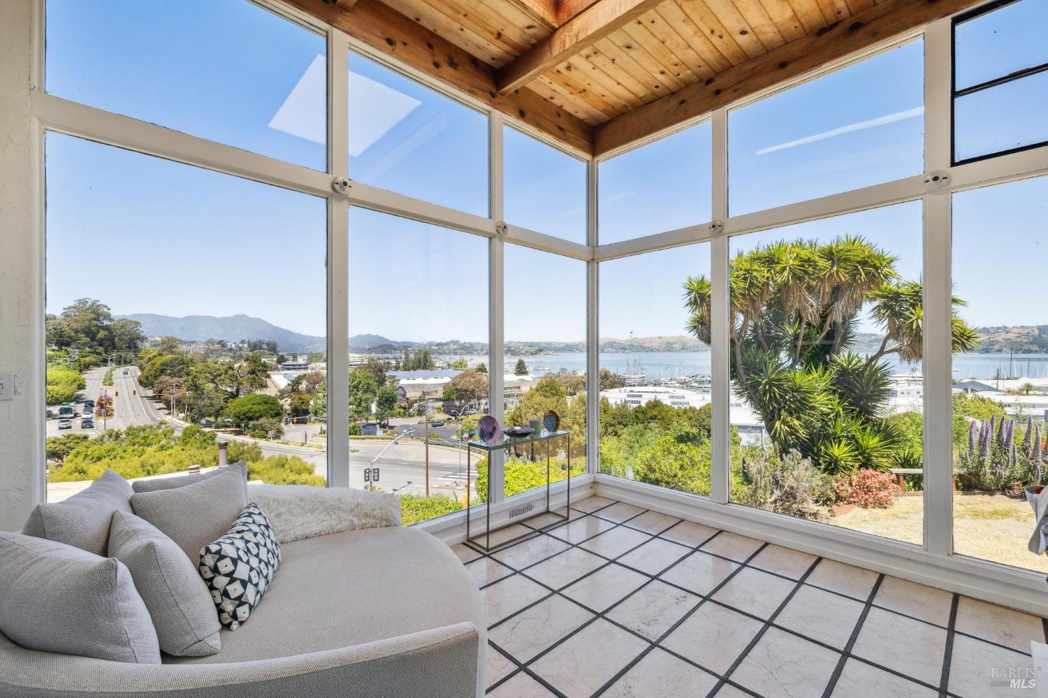 Detail Gallery Image 10 of 71 For 503 Easterby St, Sausalito,  CA 94965 - 5 Beds | 4 Baths