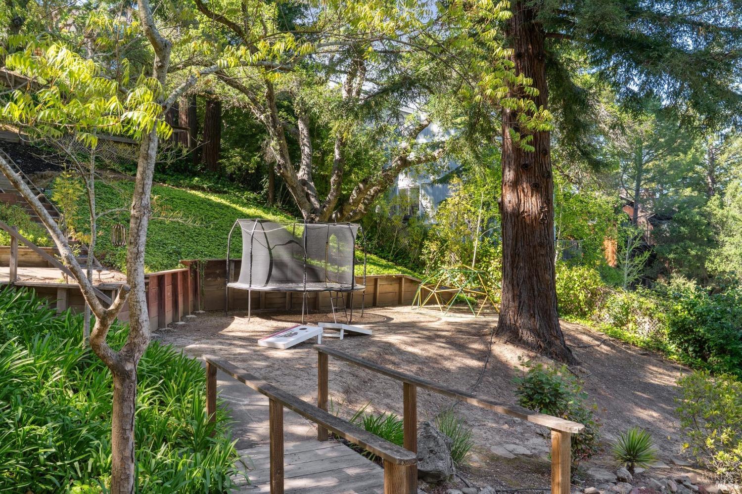 Detail Gallery Image 39 of 50 For 25 Palomino Cir, Novato,  CA 94947 - 5 Beds | 2/1 Baths