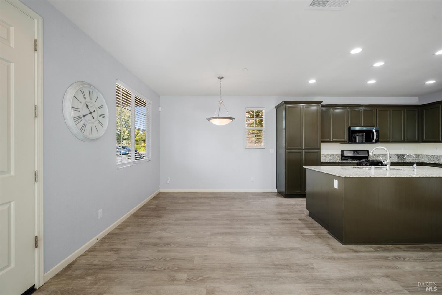 Detail Gallery Image 11 of 46 For 141 Summertime Ln, Suisun City,  CA 94585 - 4 Beds | 3 Baths