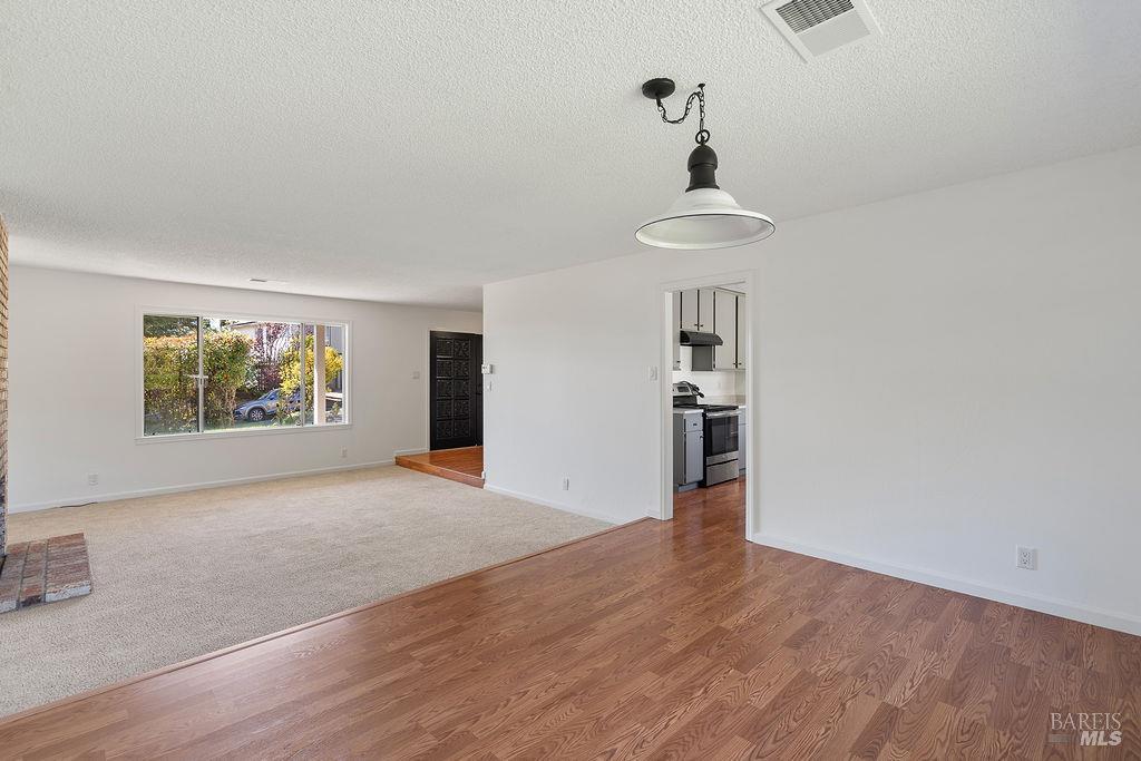 Detail Gallery Image 9 of 45 For 432 Turner Dr, Benicia,  CA 94510 - 4 Beds | 2/1 Baths