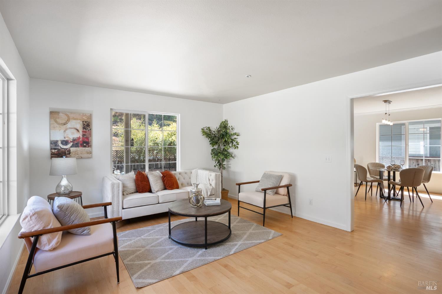 Detail Gallery Image 12 of 82 For 28 Adrian Ter, San Rafael,  CA 94903 - 3 Beds | 2/1 Baths