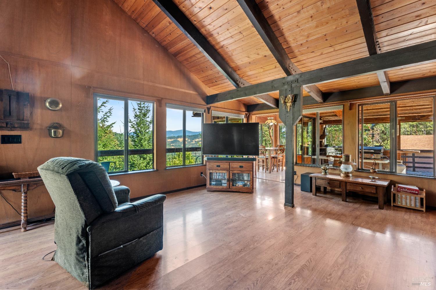 Detail Gallery Image 18 of 28 For 18396 Mariposa Creek Rd, Willits,  CA 95490 - 3 Beds | 3/1 Baths