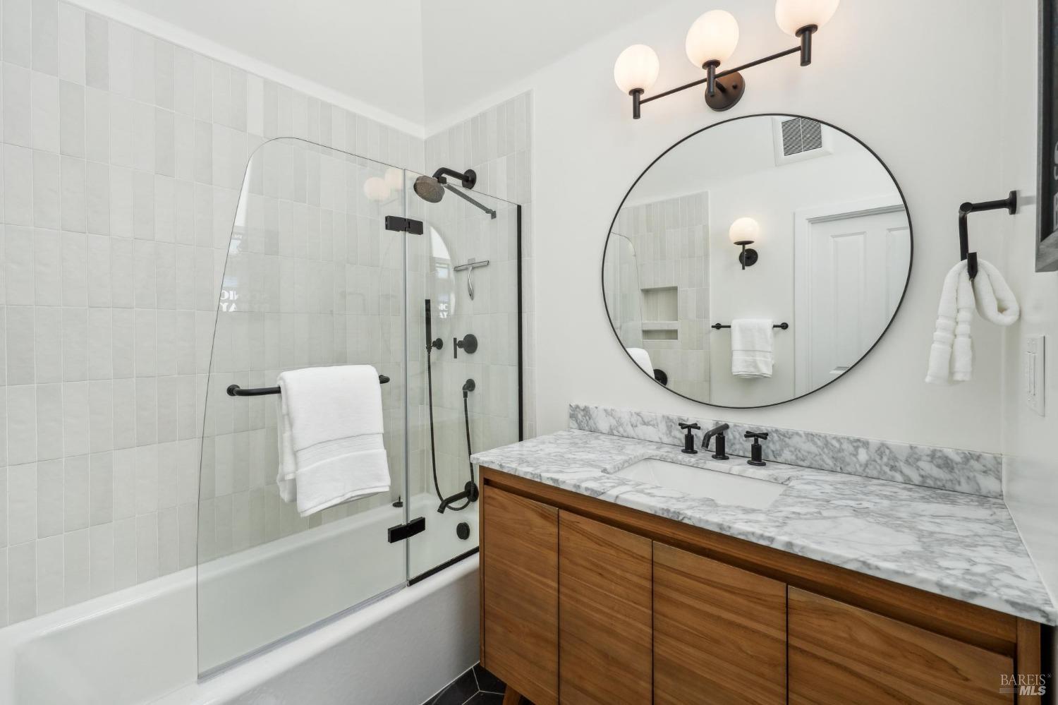 Detail Gallery Image 21 of 50 For 25 Palomino Cir, Novato,  CA 94947 - 5 Beds | 2/1 Baths