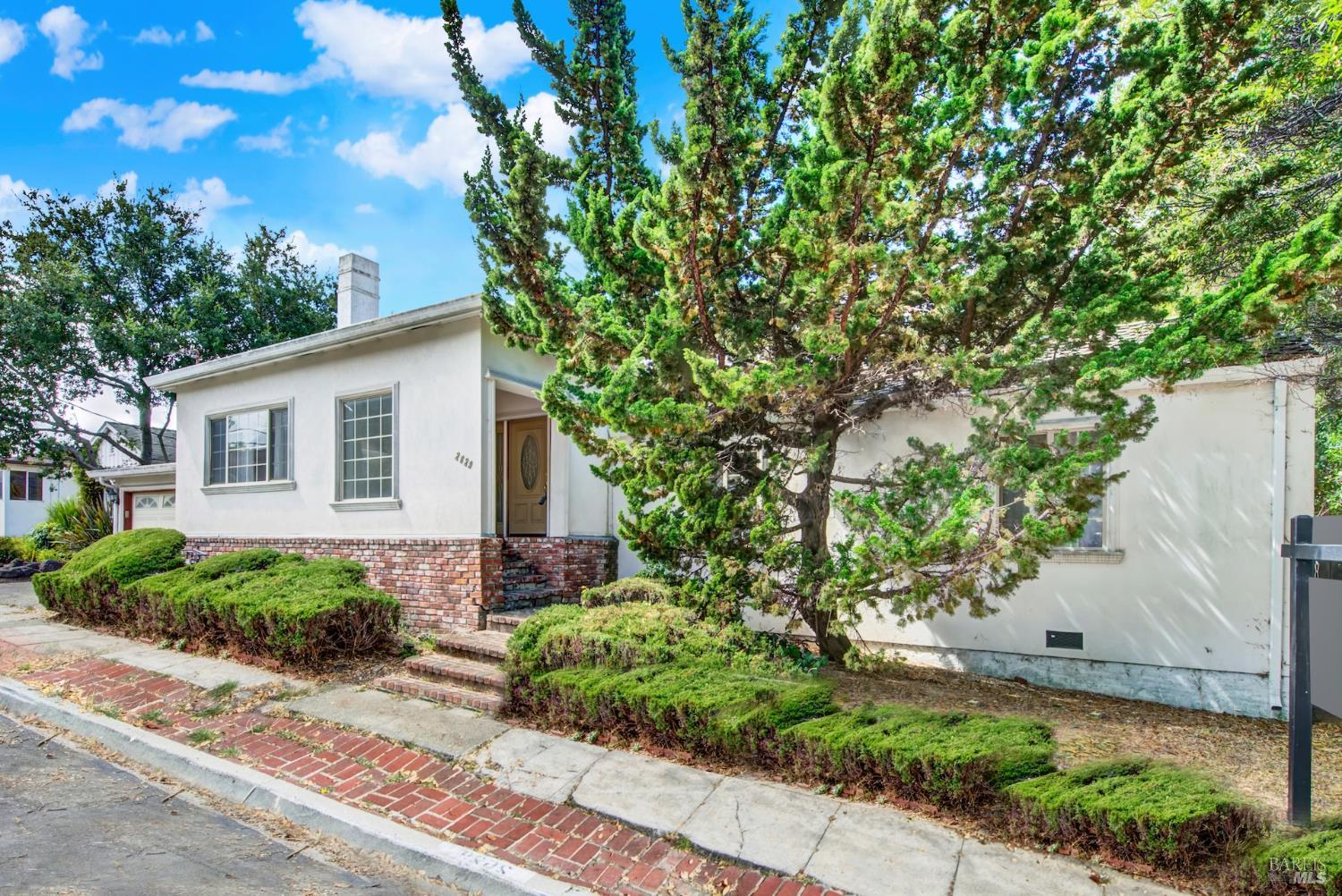 Detail Gallery Image 4 of 64 For 2629 Brooks Ave, El Cerrito,  CA 94530 - 5 Beds | 3/1 Baths