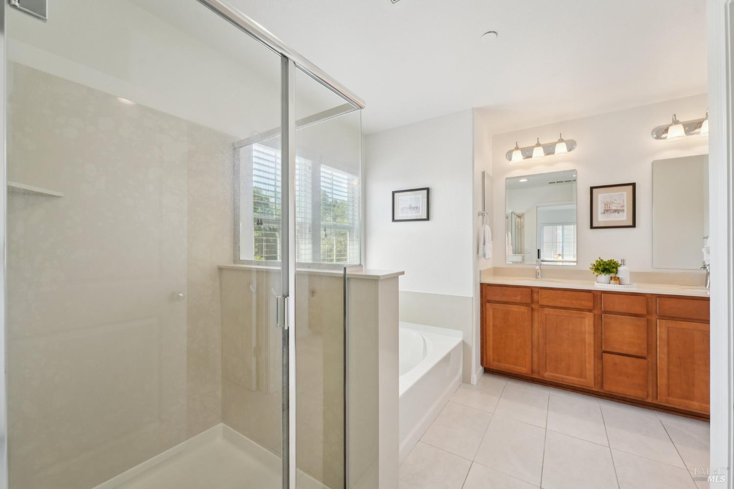 Detail Gallery Image 28 of 37 For 1747 Chinar Dr, Petaluma,  CA 94954 - 3 Beds | 2/1 Baths