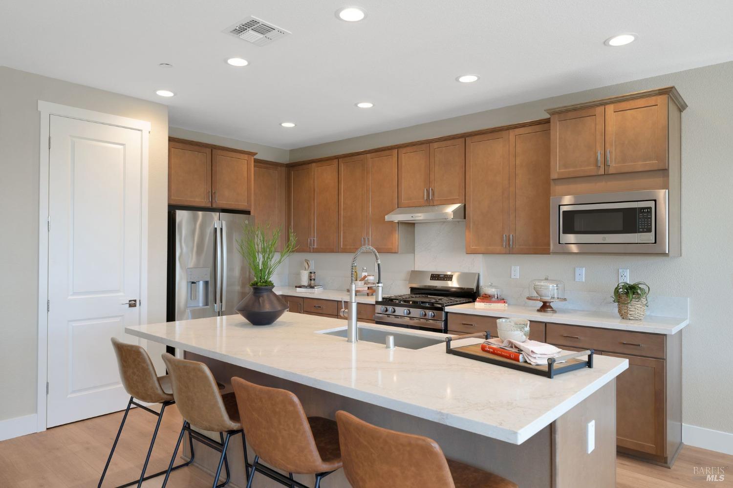 Detail Gallery Image 12 of 39 For 517 Eagle Cir, Oakley,  CA 94561 - 4 Beds | 3 Baths