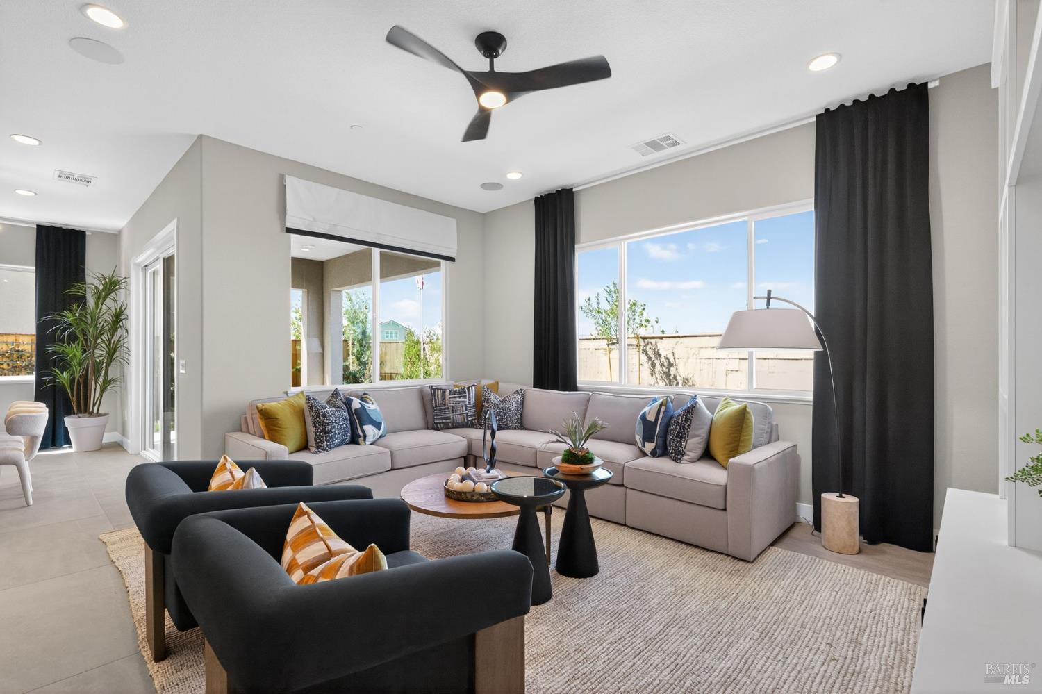 Detail Gallery Image 7 of 33 For 408 Beyers St, Oakley,  CA 94561 - 5 Beds | 3/1 Baths
