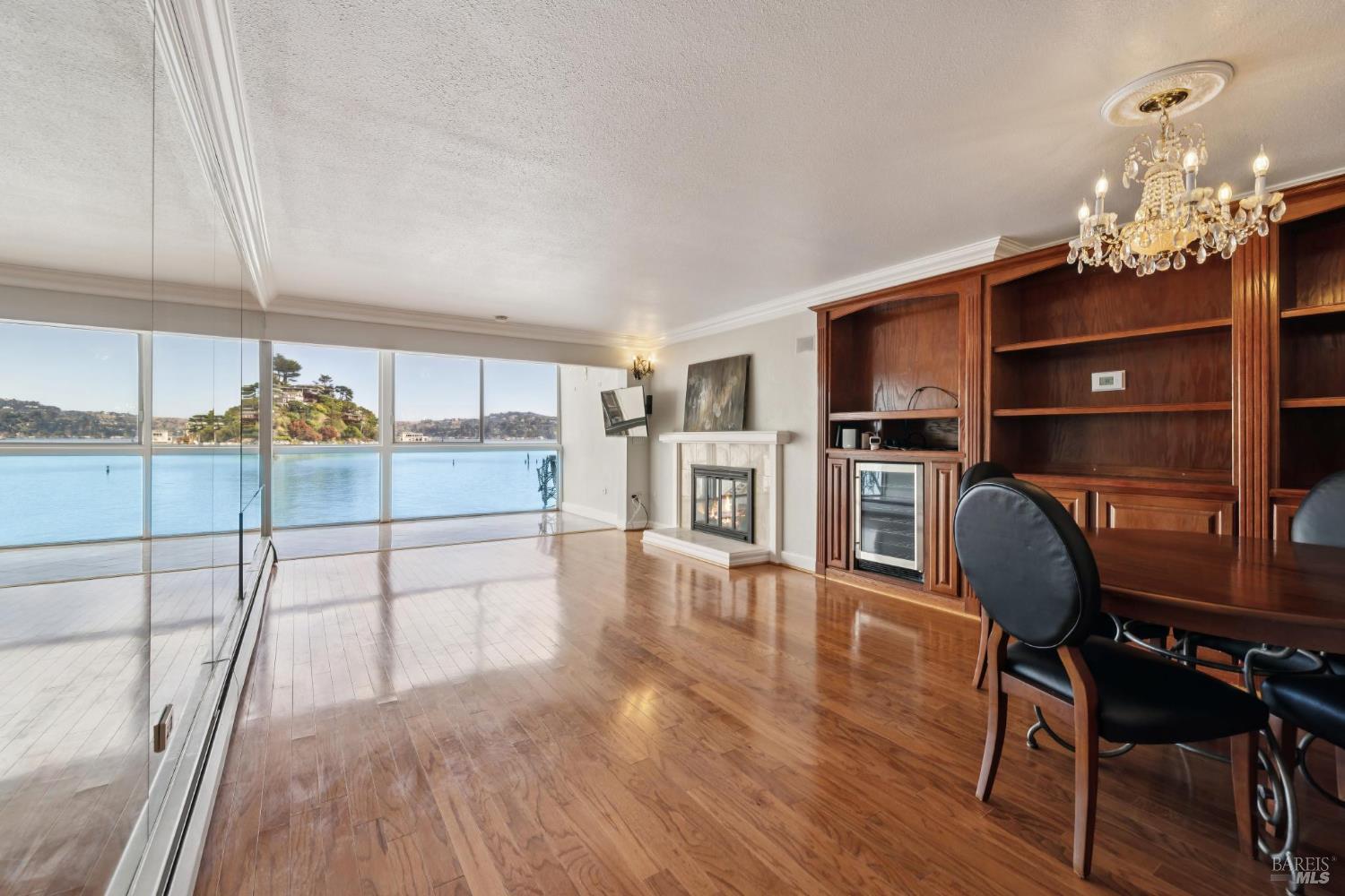 Detail Gallery Image 3 of 45 For 100 South St #101,  Sausalito,  CA 94965 - 2 Beds | 2 Baths
