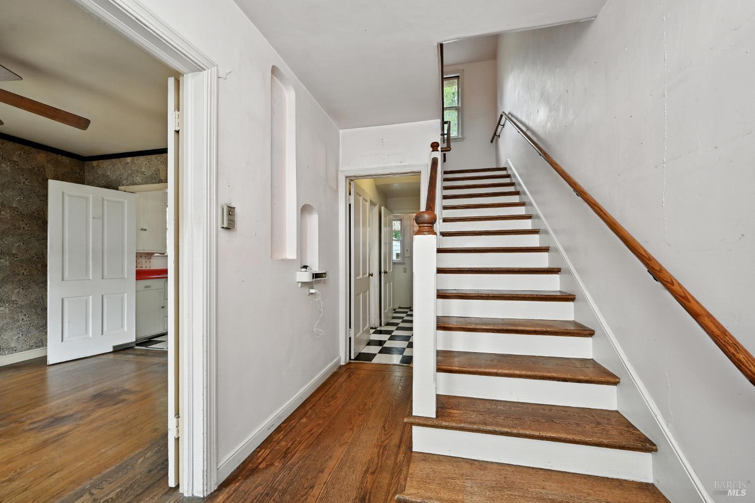 Detail Gallery Image 9 of 23 For 1063 Clark St, Santa Rosa,  CA 95404 - 3 Beds | 1/1 Baths