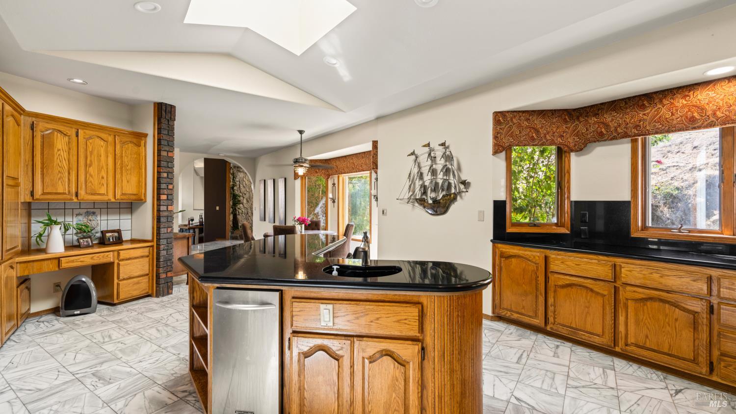 Detail Gallery Image 30 of 99 For 3380 Hidden Valley Ln, Fairfield,  CA 94534 - 5 Beds | 6/1 Baths