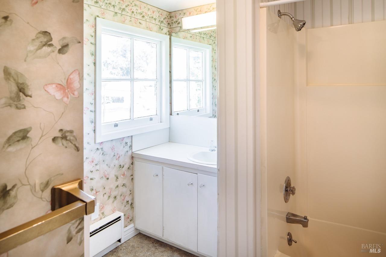 Detail Gallery Image 31 of 69 For 5215 Lakeville Hwy, Petaluma,  CA 94954 - 6 Beds | 5/1 Baths