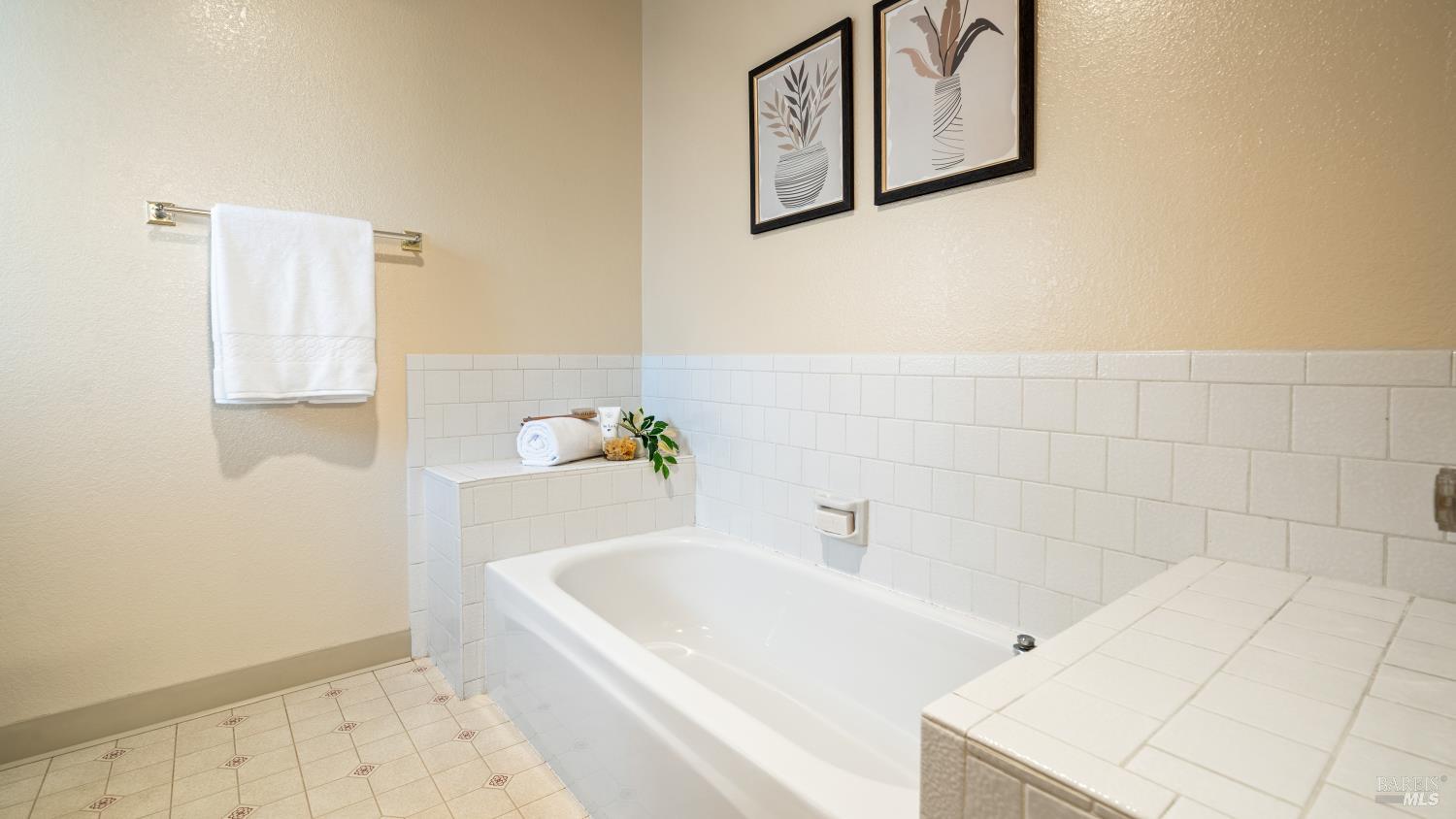Detail Gallery Image 33 of 60 For 724 Garfield Dr, Petaluma,  CA 94954 - 4 Beds | 3 Baths