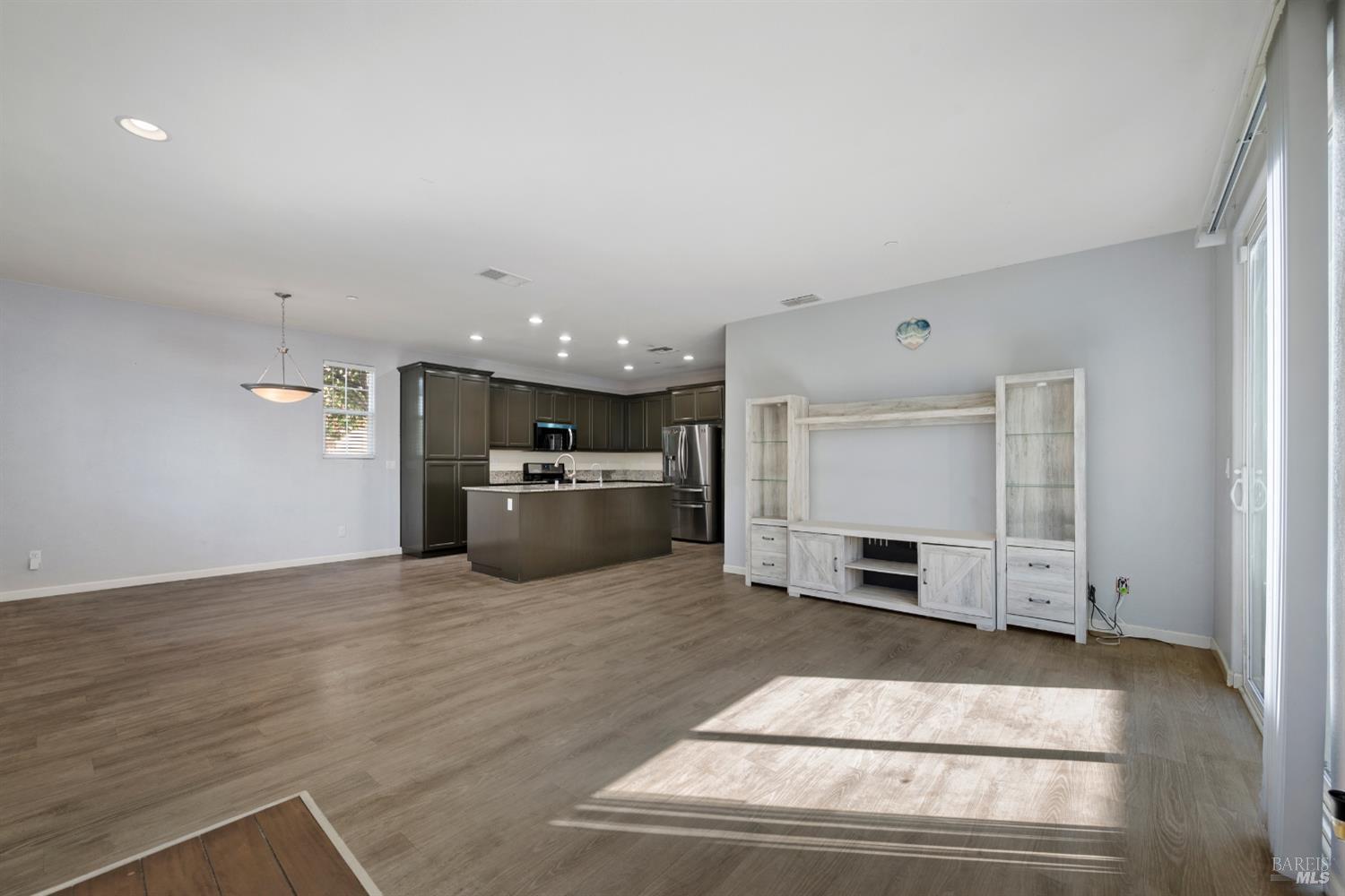 Detail Gallery Image 7 of 46 For 141 Summertime Ln, Suisun City,  CA 94585 - 4 Beds | 3 Baths