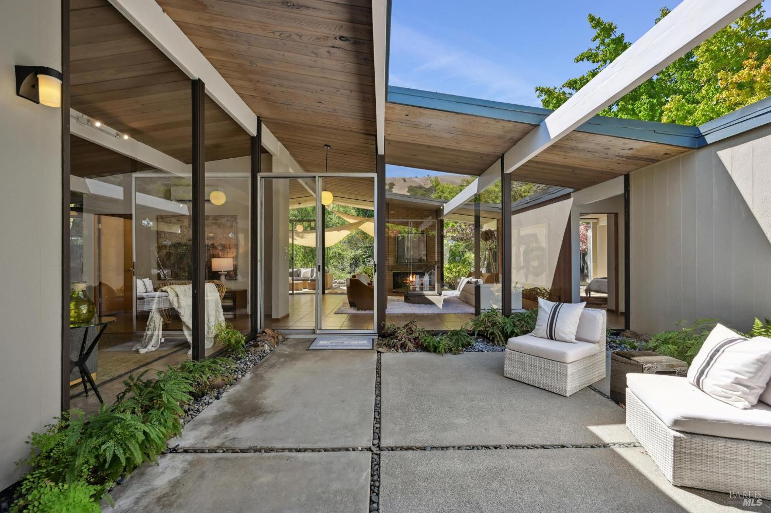Detail Gallery Image 13 of 56 For 12 Mount Susitna Ct, San Rafael,  CA 94903 - 4 Beds | 2 Baths