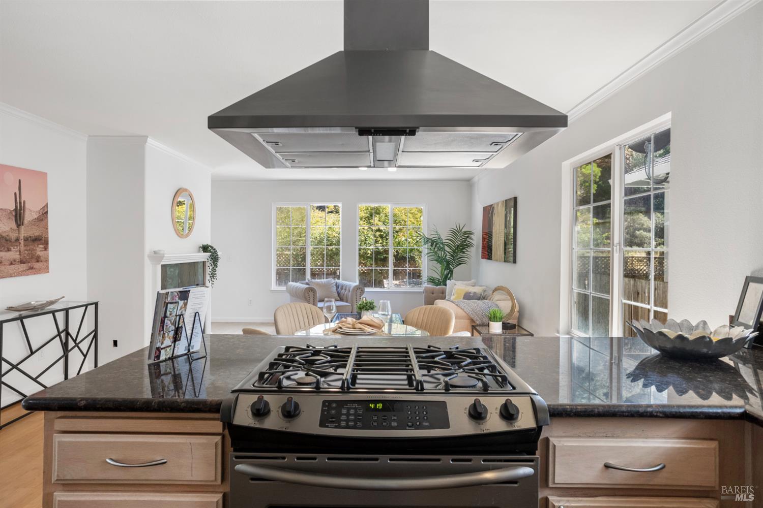 Detail Gallery Image 33 of 82 For 28 Adrian Ter, San Rafael,  CA 94903 - 3 Beds | 2/1 Baths