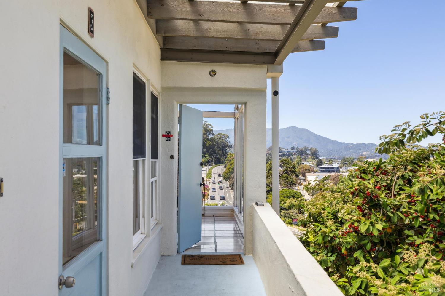 Detail Gallery Image 9 of 71 For 503 Easterby St, Sausalito,  CA 94965 - 5 Beds | 4 Baths