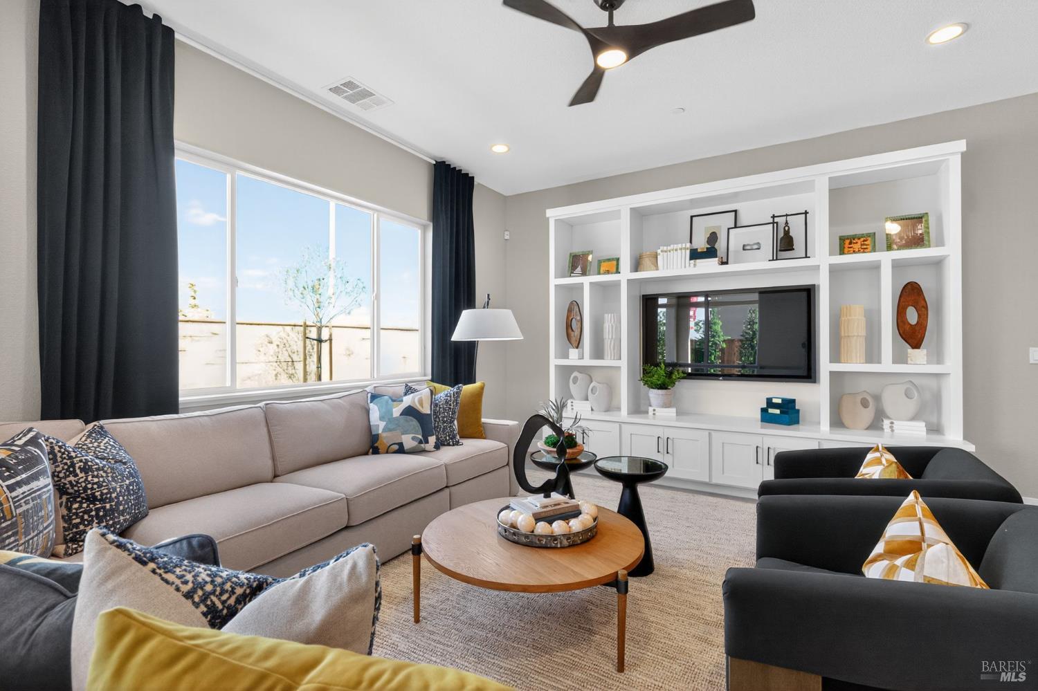 Detail Gallery Image 4 of 33 For 408 Beyers St, Oakley,  CA 94561 - 5 Beds | 3/1 Baths