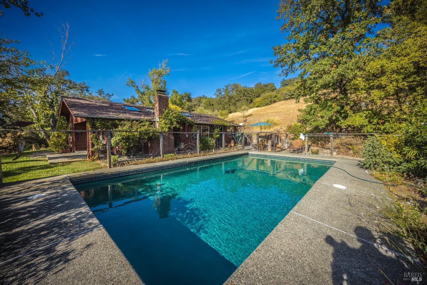 Detail Gallery Image 3 of 43 For 28678 River Rd, Cloverdale,  CA 95425 - 2 Beds | 1/1 Baths