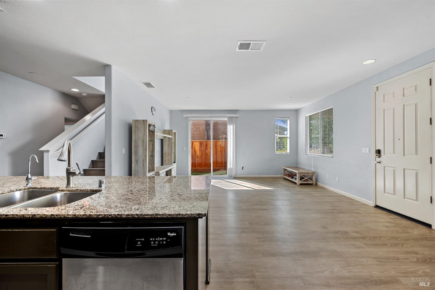 Detail Gallery Image 6 of 46 For 141 Summertime Ln, Suisun City,  CA 94585 - 4 Beds | 3 Baths
