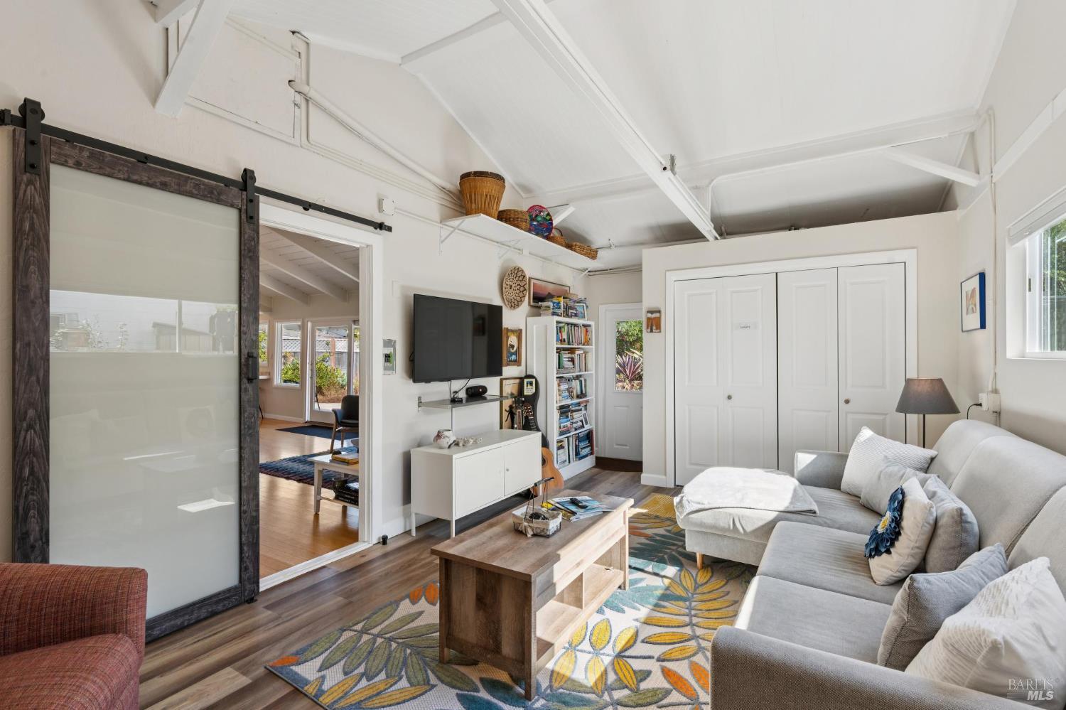 Detail Gallery Image 11 of 46 For 331 Starling Rd, Mill Valley,  CA 94941 - 3 Beds | 1 Baths