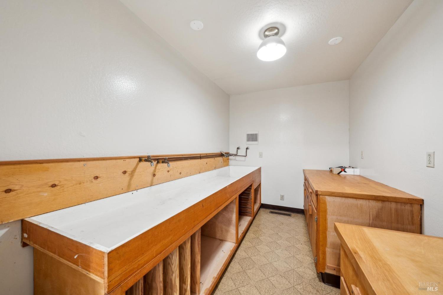 Detail Gallery Image 34 of 50 For 25 Palomino Cir, Novato,  CA 94947 - 5 Beds | 2/1 Baths
