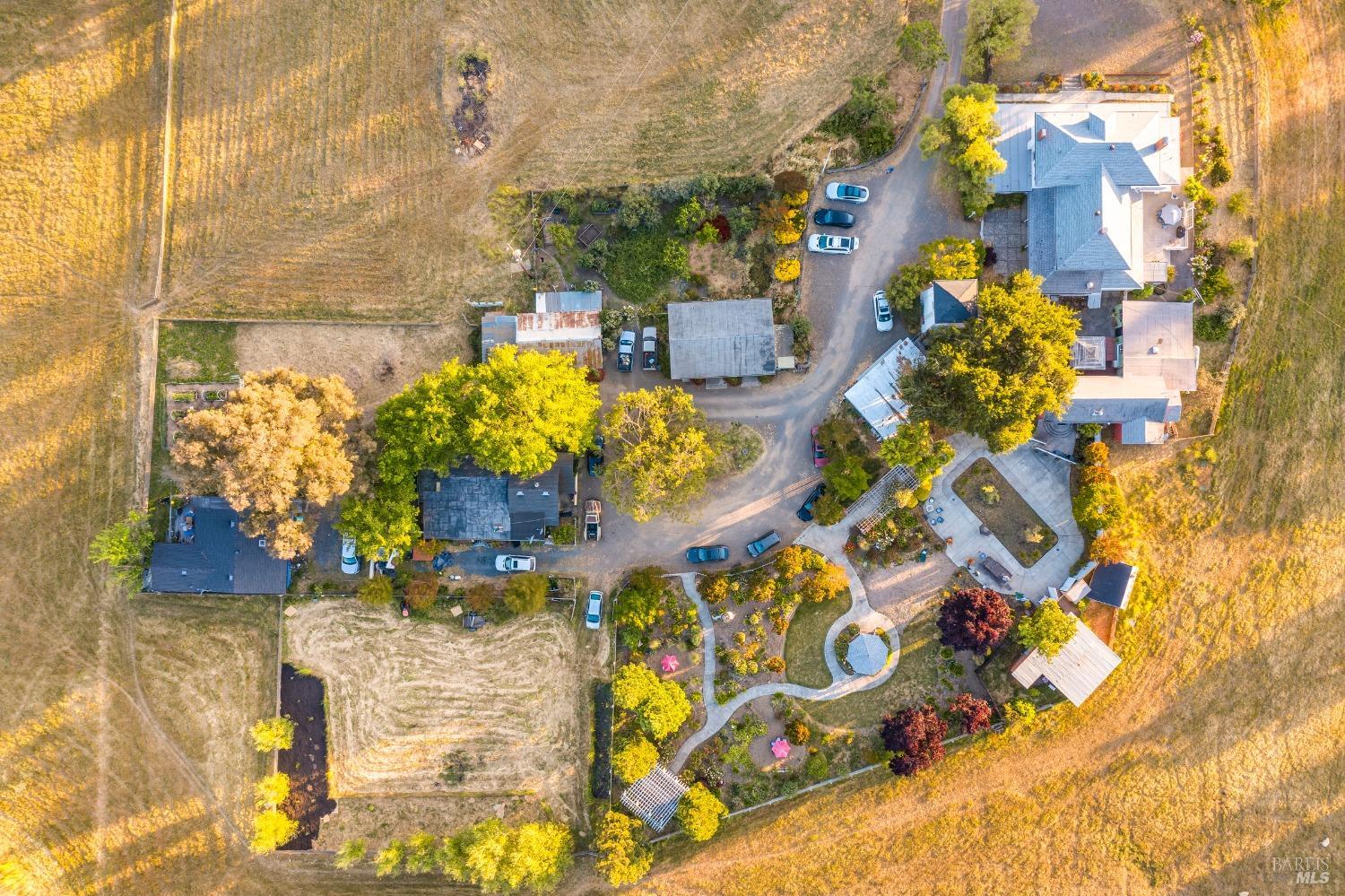 Detail Gallery Image 2 of 69 For 5215 Lakeville Hwy, Petaluma,  CA 94954 - 6 Beds | 5/1 Baths