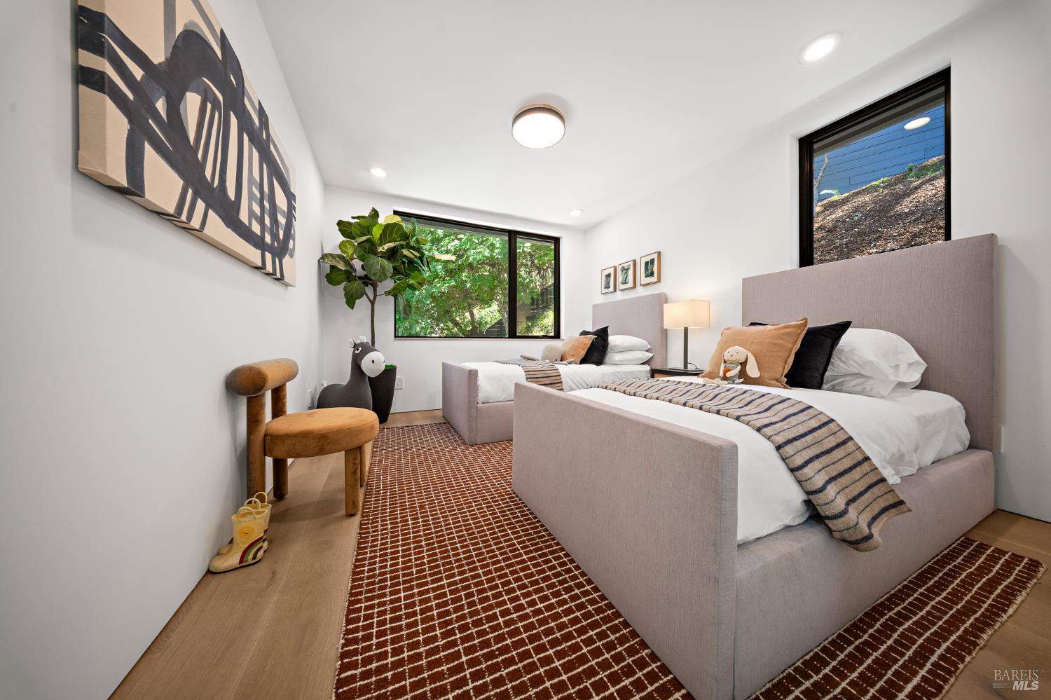 Detail Gallery Image 11 of 61 For 975 Greenhill Rd, Mill Valley,  CA 94941 - 4 Beds | 2/1 Baths