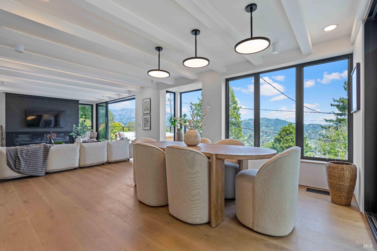 Detail Gallery Image 3 of 61 For 975 Greenhill Rd, Mill Valley,  CA 94941 - 4 Beds | 2/1 Baths