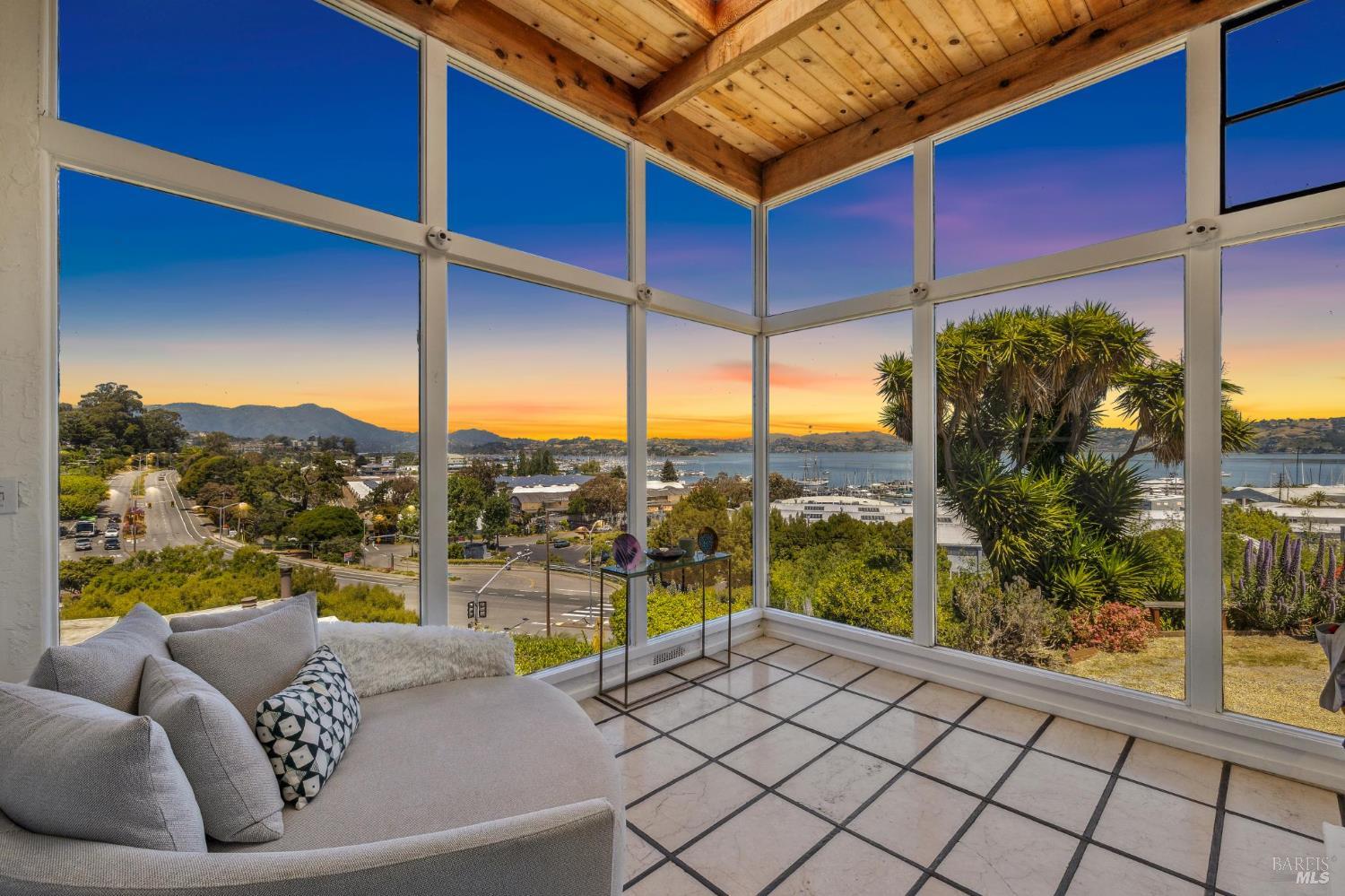 Detail Gallery Image 11 of 71 For 503 Easterby St, Sausalito,  CA 94965 - 5 Beds | 4 Baths