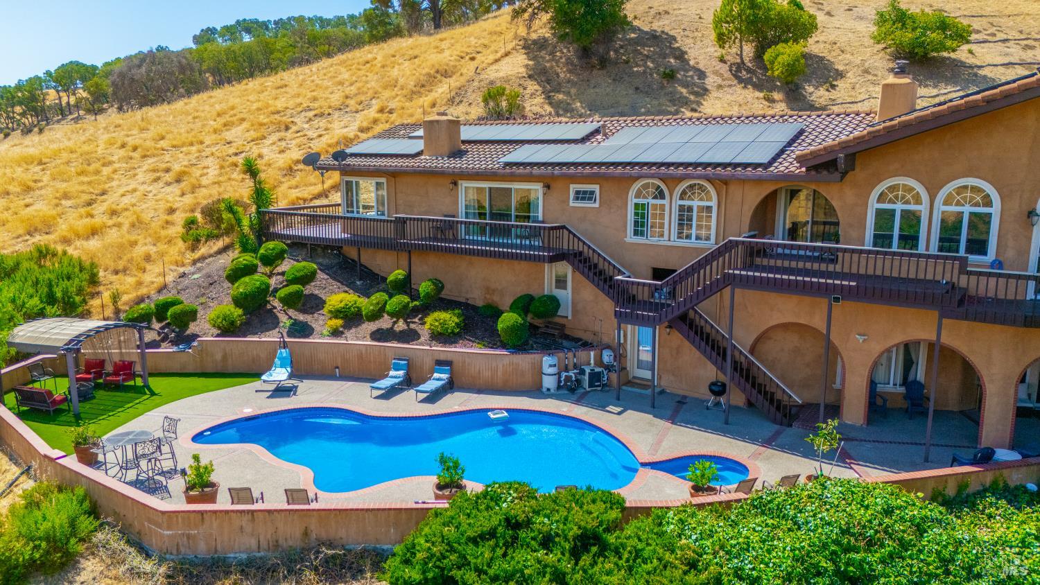 Detail Gallery Image 4 of 99 For 3380 Hidden Valley Ln, Fairfield,  CA 94534 - 5 Beds | 6/1 Baths