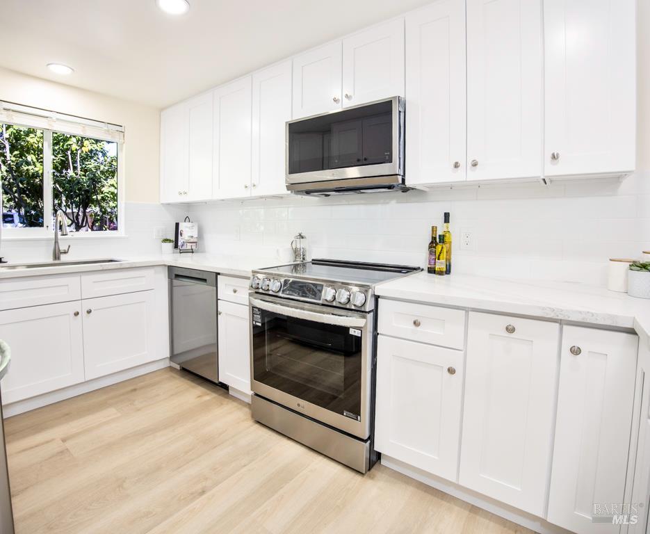 Detail Gallery Image 8 of 30 For 4 Valley Green St, Santa Rosa,  CA 95409 - 2 Beds | 2 Baths