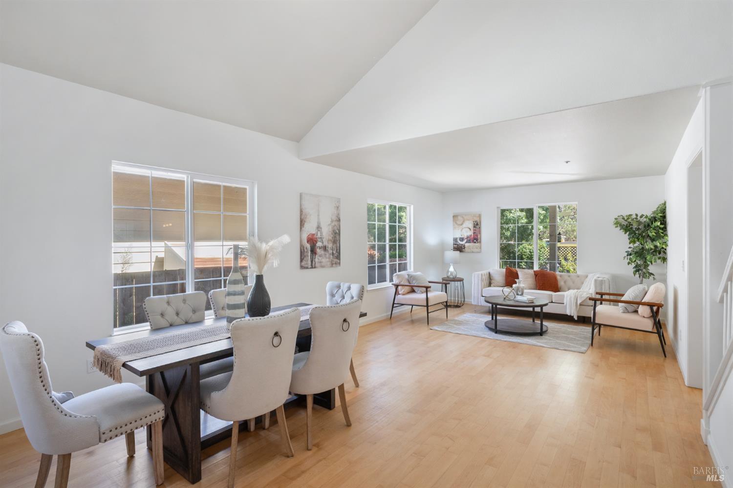Detail Gallery Image 8 of 82 For 28 Adrian Ter, San Rafael,  CA 94903 - 3 Beds | 2/1 Baths