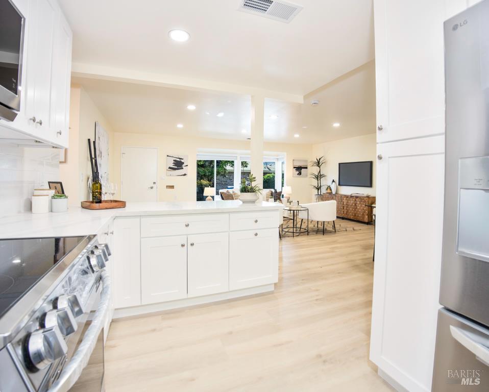 Detail Gallery Image 10 of 30 For 4 Valley Green St, Santa Rosa,  CA 95409 - 2 Beds | 2 Baths
