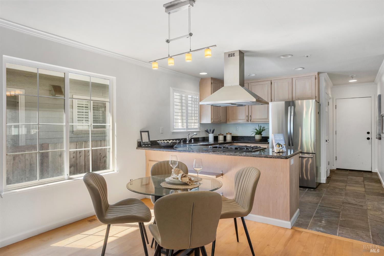 Detail Gallery Image 23 of 82 For 28 Adrian Ter, San Rafael,  CA 94903 - 3 Beds | 2/1 Baths