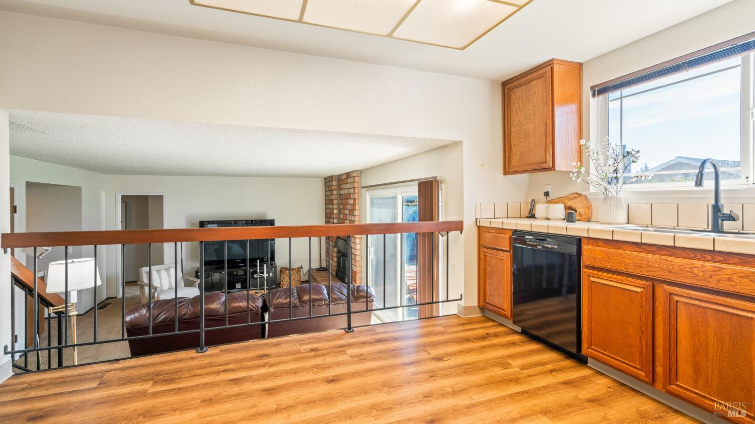 Detail Gallery Image 14 of 60 For 724 Garfield Dr, Petaluma,  CA 94954 - 4 Beds | 3 Baths
