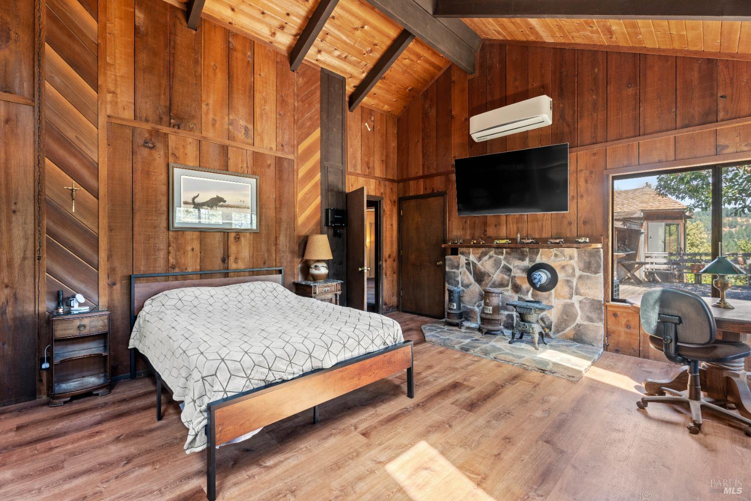 Detail Gallery Image 12 of 28 For 18396 Mariposa Creek Rd, Willits,  CA 95490 - 3 Beds | 3/1 Baths