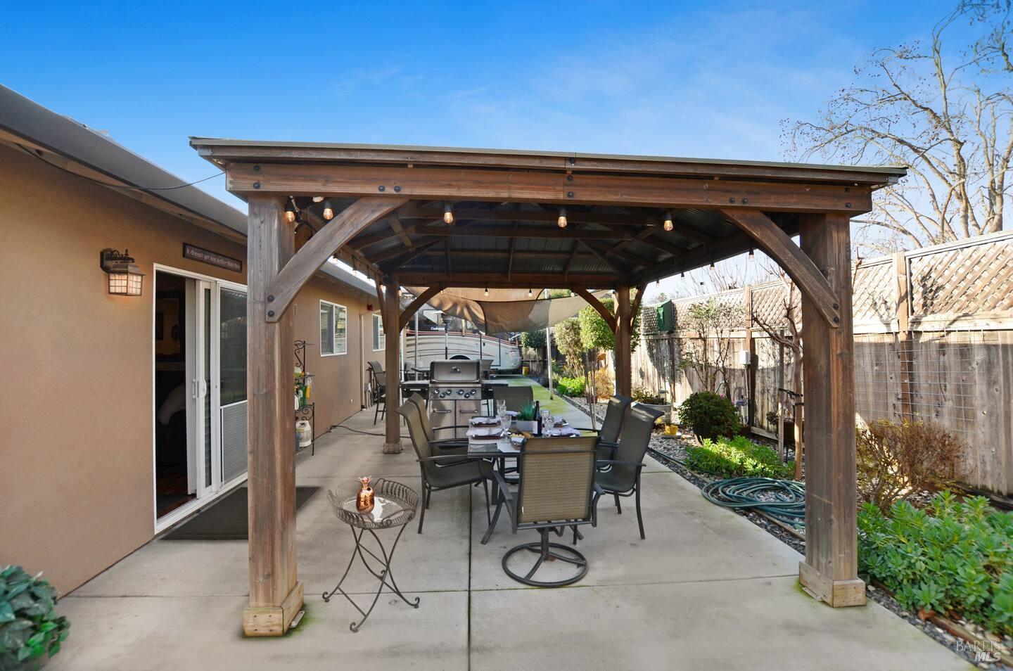 Detail Gallery Image 6 of 37 For 1721 Jennings Ave, Santa Rosa,  CA 95401 - 3 Beds | 2 Baths
