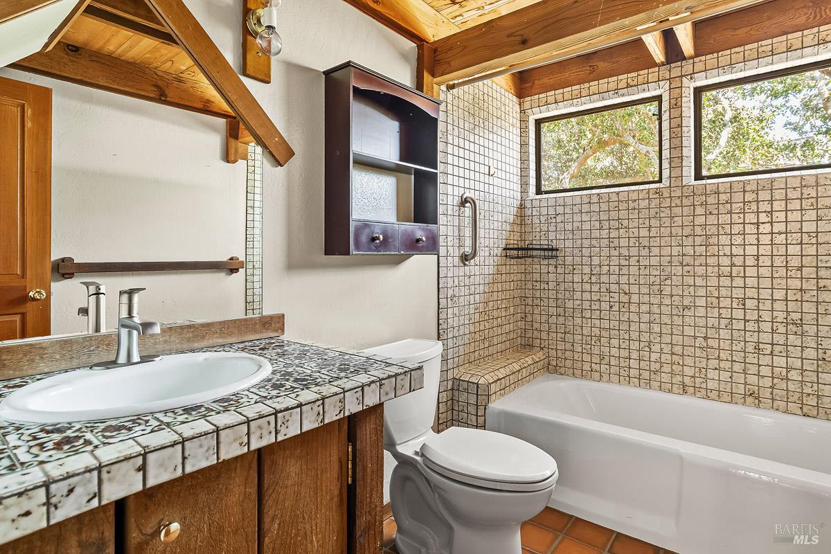 Detail Gallery Image 23 of 37 For 91 Oak Ave, Novato,  CA 94945 - 3 Beds | 2/1 Baths