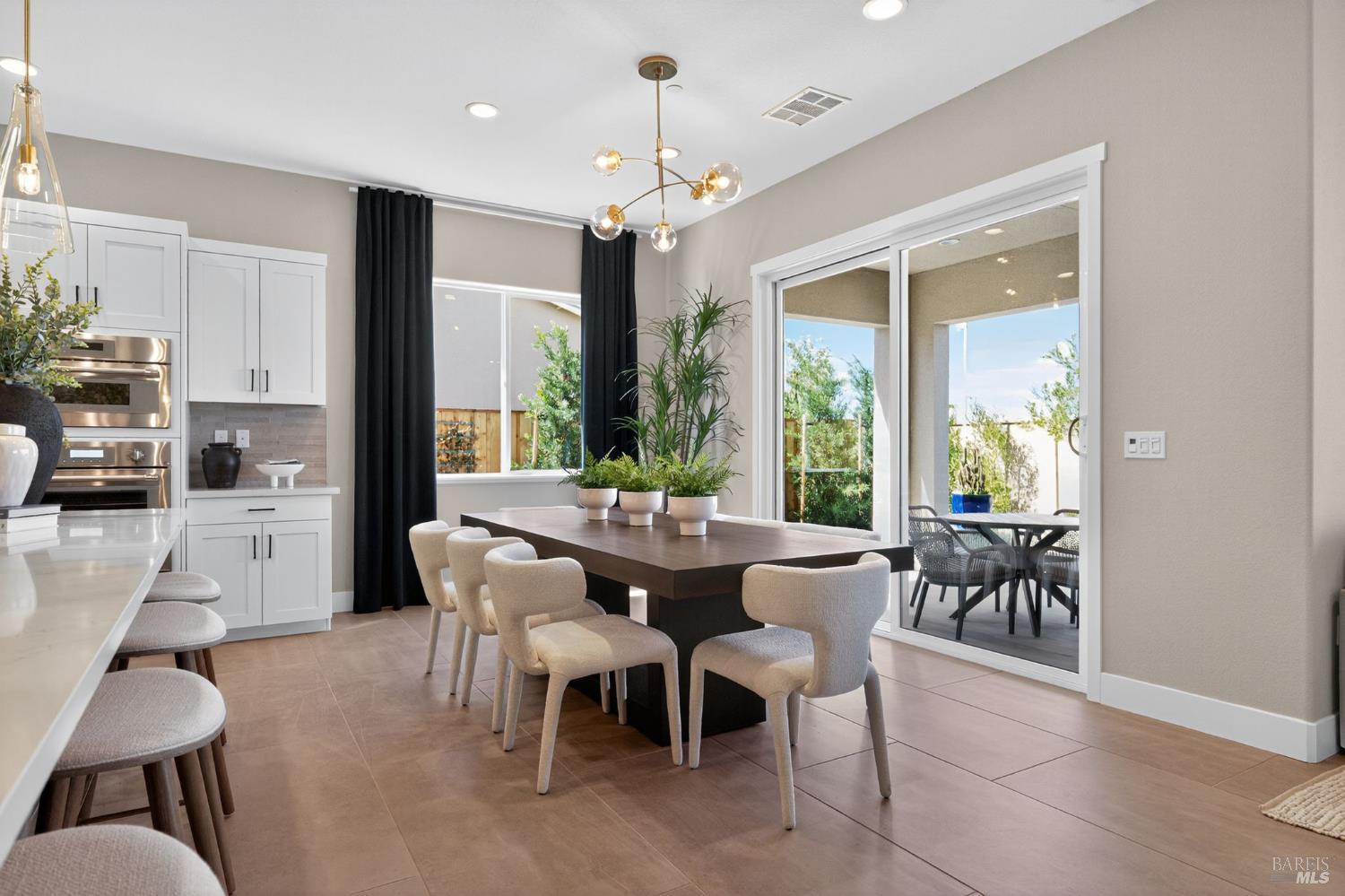 Detail Gallery Image 17 of 33 For 408 Beyers St, Oakley,  CA 94561 - 5 Beds | 3/1 Baths