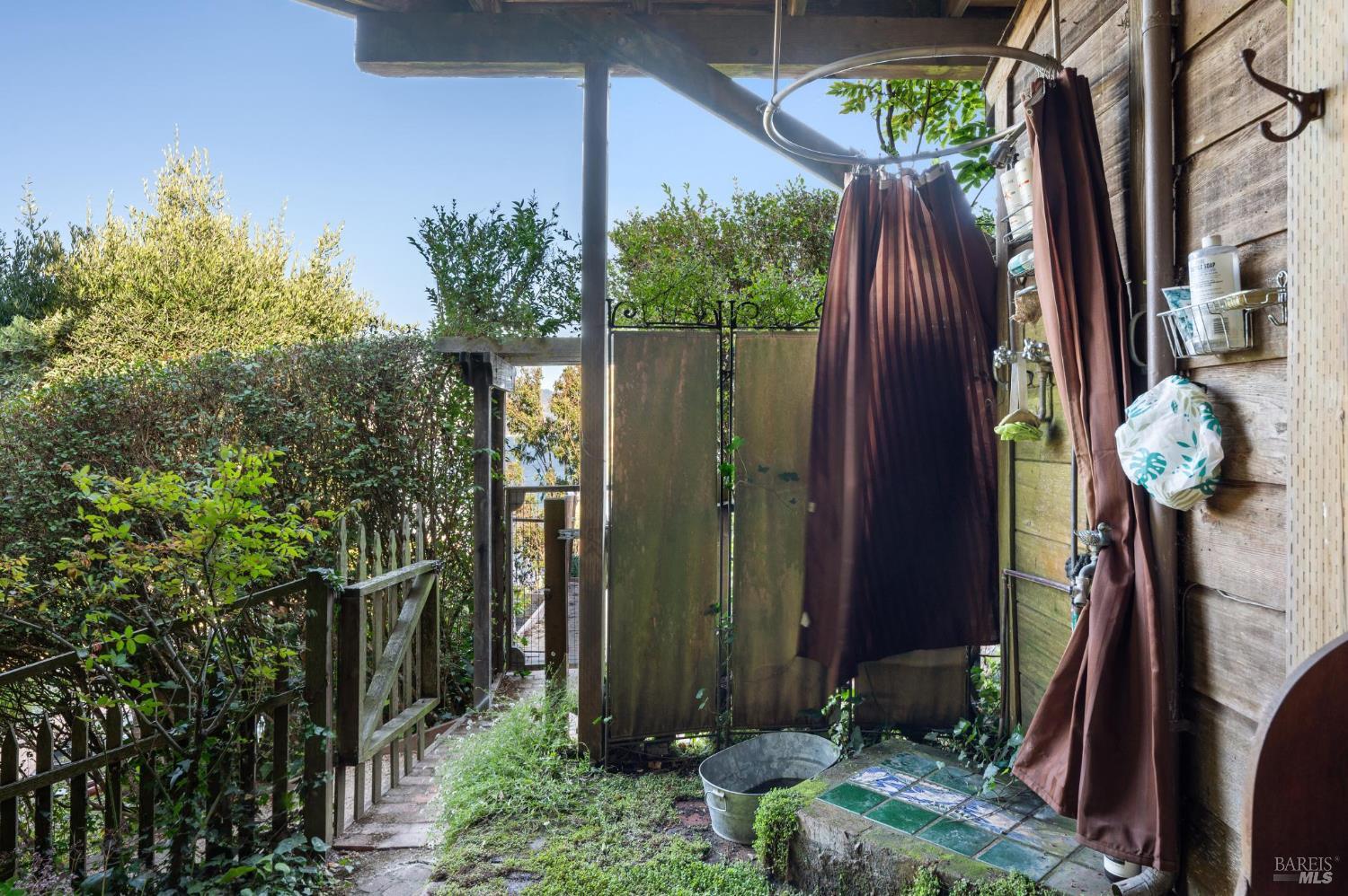Detail Gallery Image 43 of 46 For 41 Ocean Ave, Bolinas,  CA 94924 - 3 Beds | 2 Baths