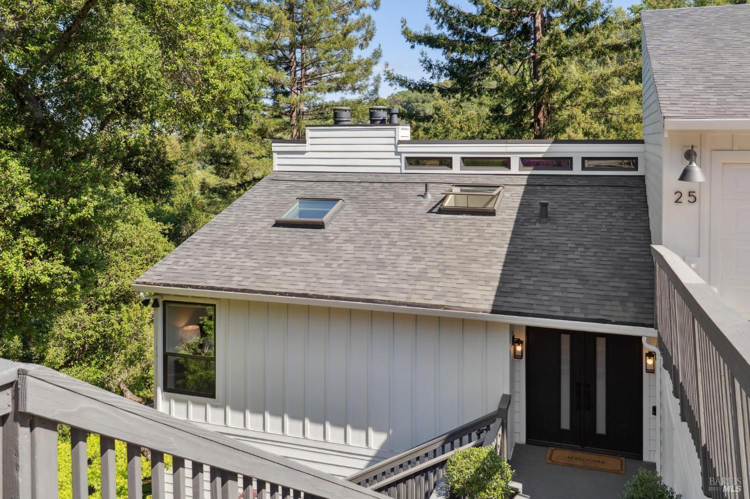Detail Gallery Image 2 of 50 For 25 Palomino Cir, Novato,  CA 94947 - 5 Beds | 2/1 Baths