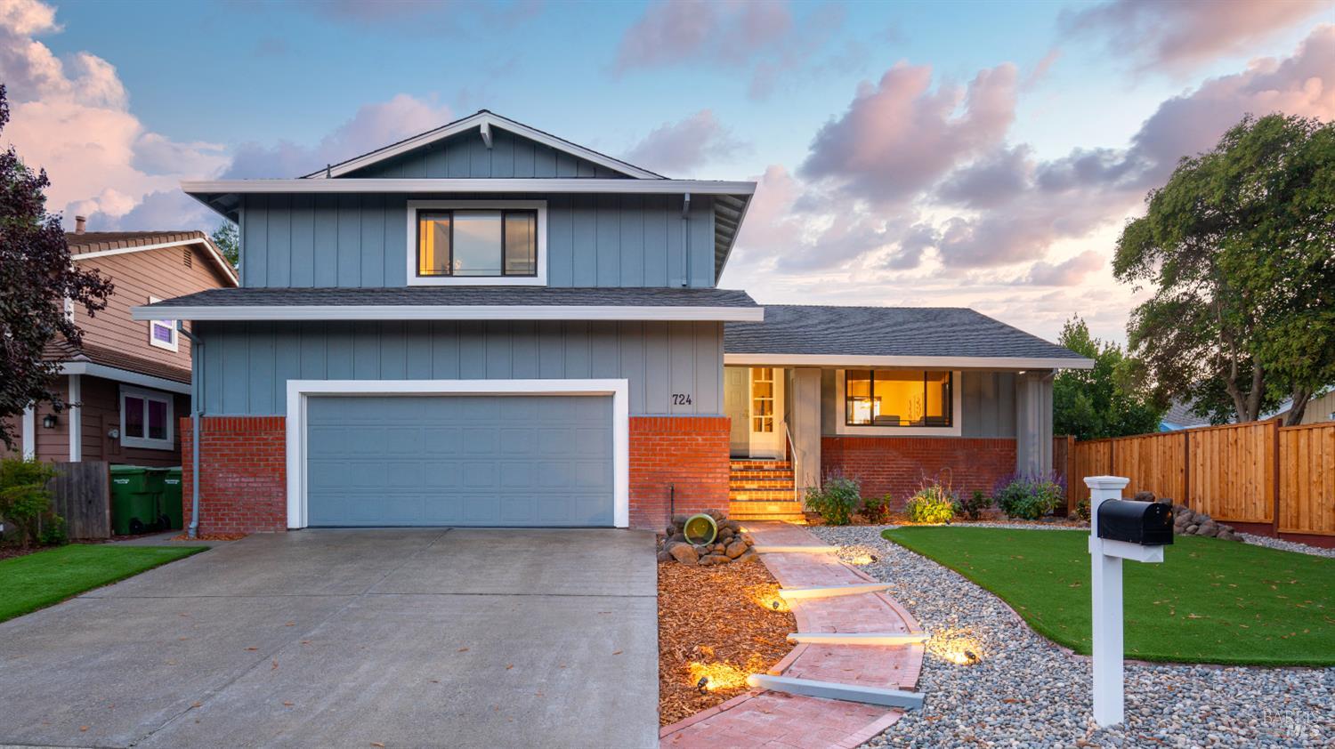 Detail Gallery Image 2 of 60 For 724 Garfield Dr, Petaluma,  CA 94954 - 4 Beds | 3 Baths