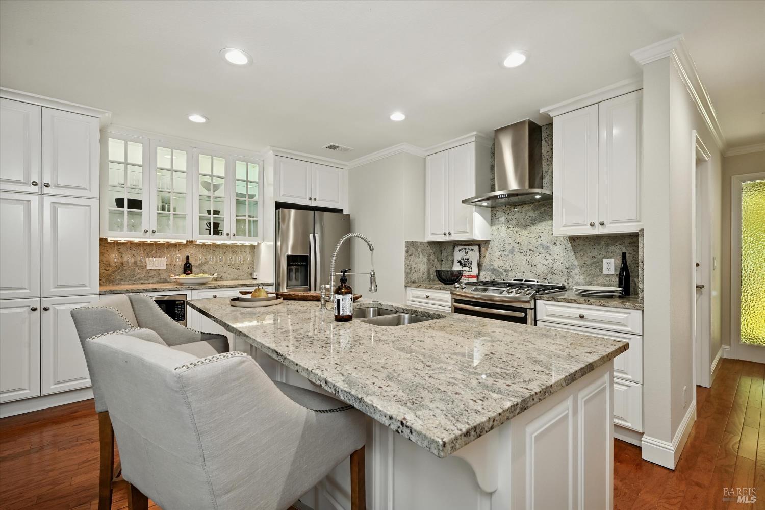 Detail Gallery Image 4 of 30 For 152 Vineyard Cir, Yountville,  CA 94599 - 2 Beds | 2 Baths
