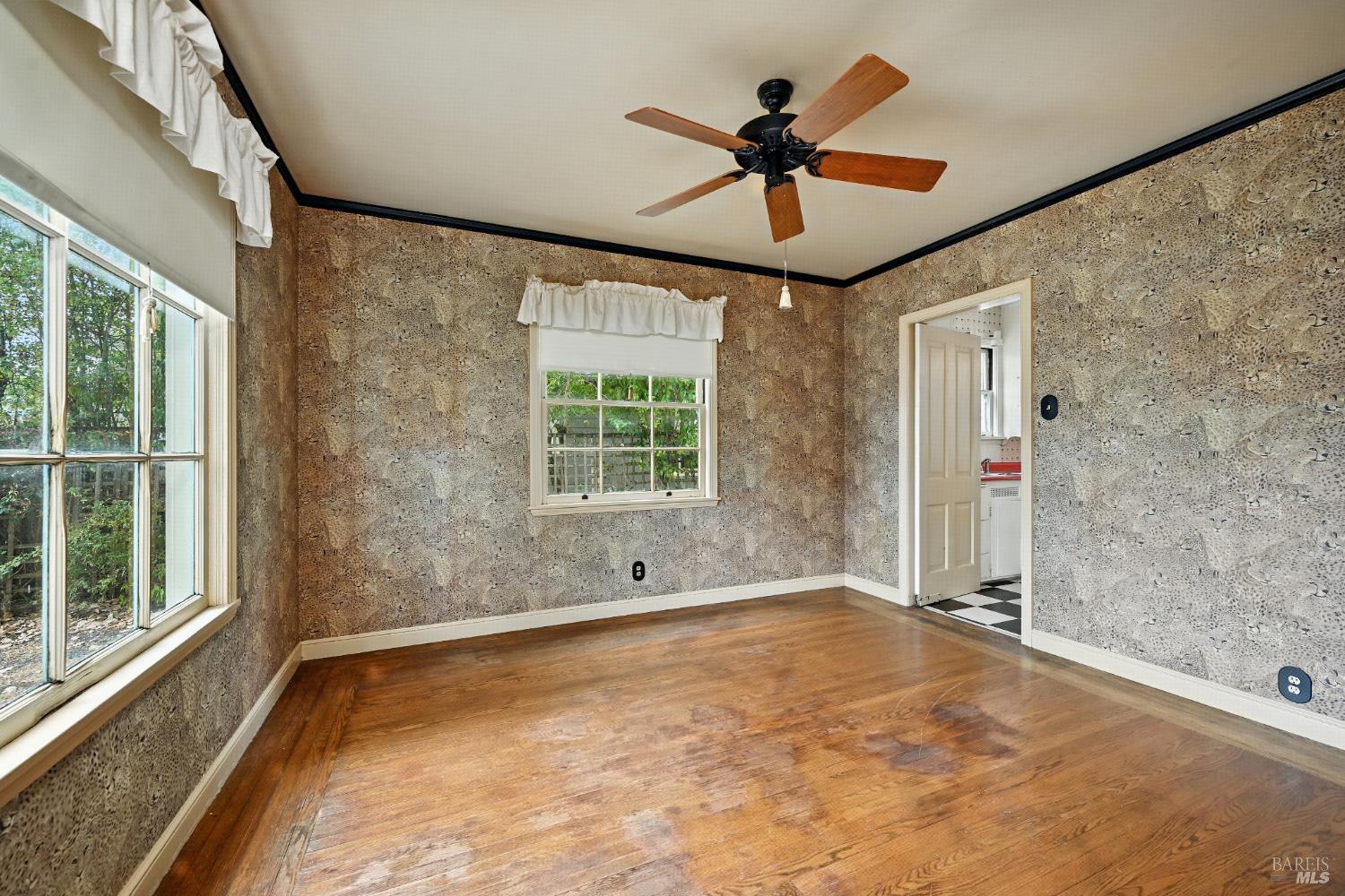 Detail Gallery Image 4 of 23 For 1063 Clark St, Santa Rosa,  CA 95404 - 3 Beds | 1/1 Baths