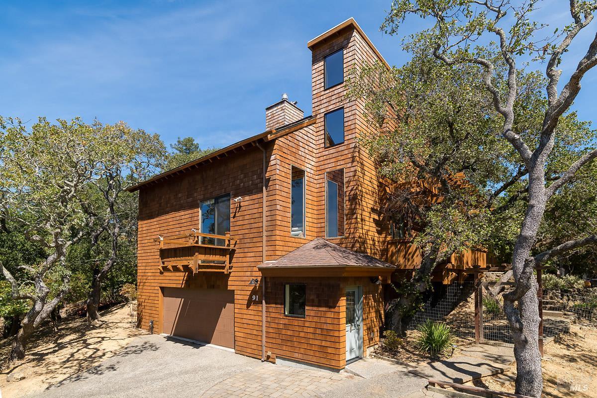 Detail Gallery Image 1 of 37 For 91 Oak Ave, Novato,  CA 94945 - 3 Beds | 2/1 Baths