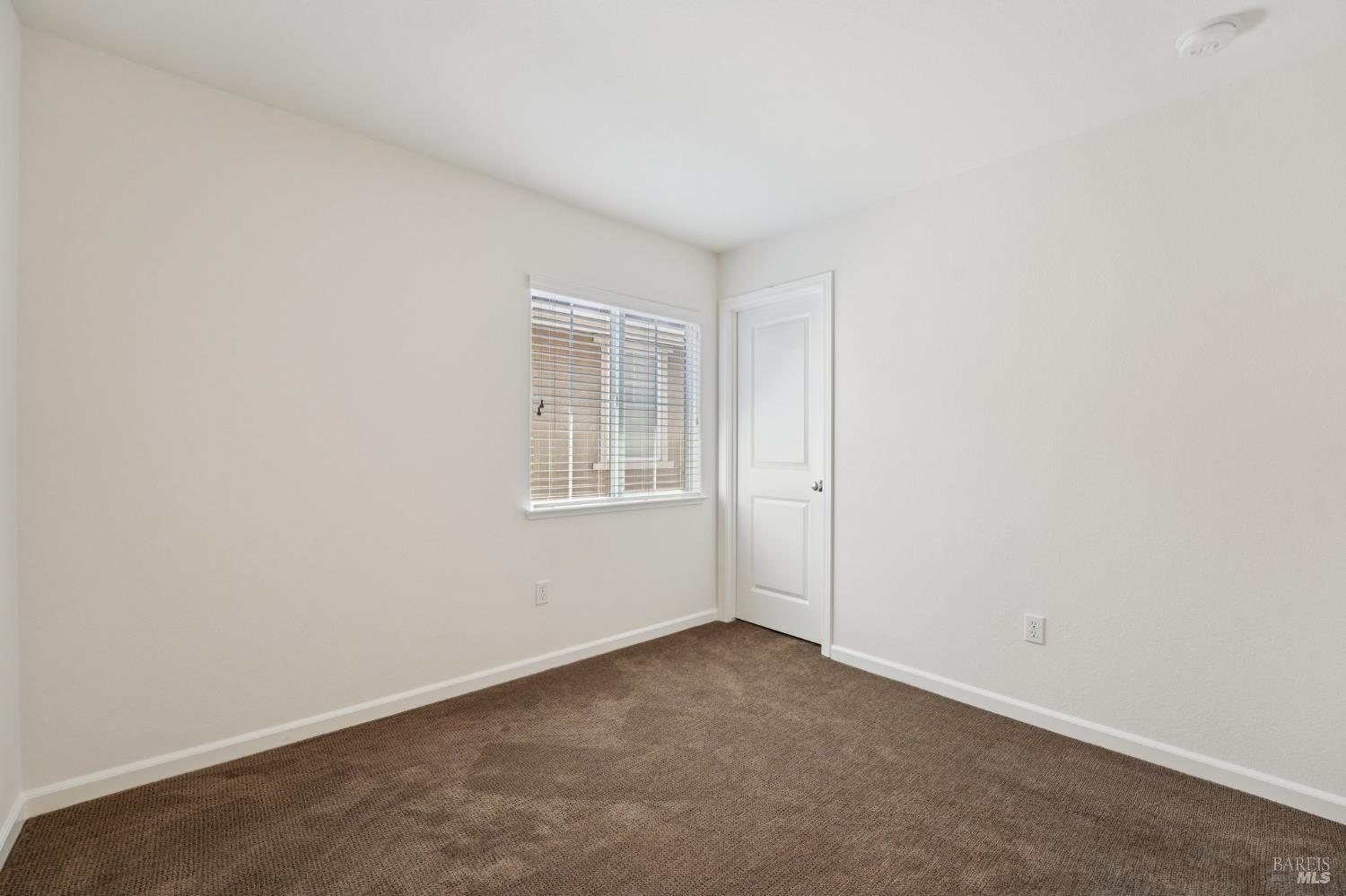 Detail Gallery Image 20 of 37 For 1747 Chinar Dr, Petaluma,  CA 94954 - 3 Beds | 2/1 Baths