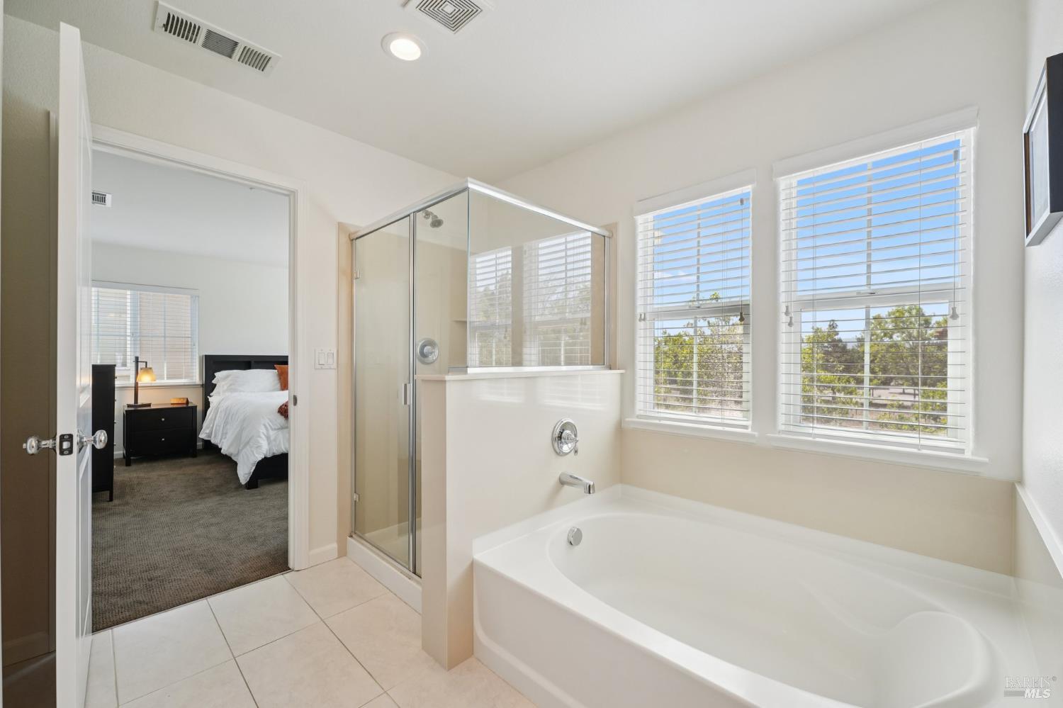 Detail Gallery Image 27 of 37 For 1747 Chinar Dr, Petaluma,  CA 94954 - 3 Beds | 2/1 Baths