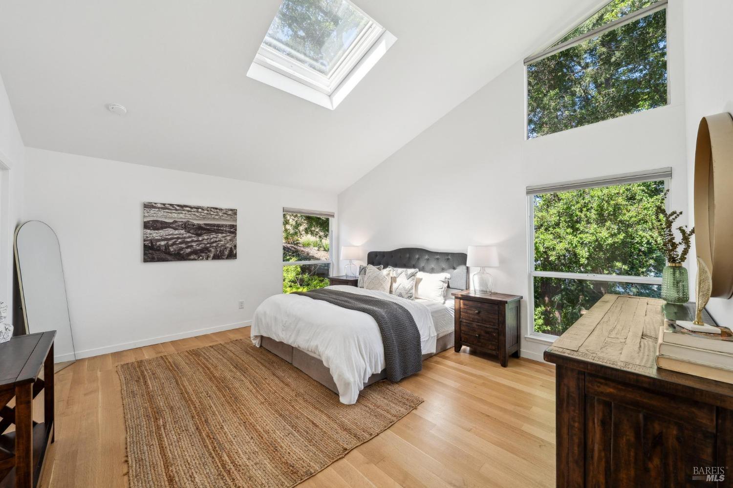 Detail Gallery Image 18 of 50 For 25 Palomino Cir, Novato,  CA 94947 - 5 Beds | 2/1 Baths
