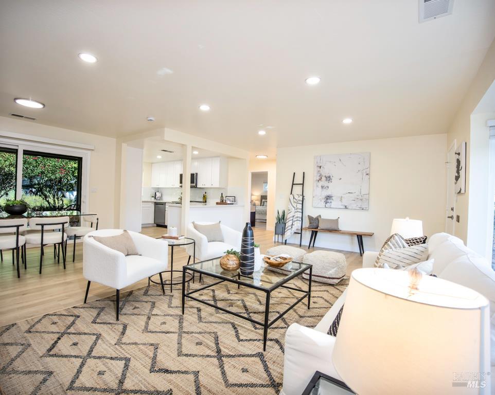 Detail Gallery Image 3 of 30 For 4 Valley Green St, Santa Rosa,  CA 95409 - 2 Beds | 2 Baths