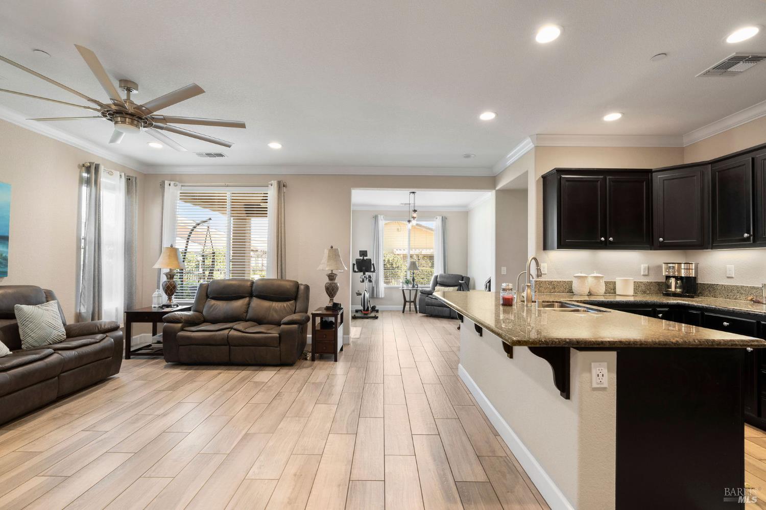 Detail Gallery Image 5 of 63 For 590 Belvedere Dr, Rio Vista,  CA 94571 - 2 Beds | 2 Baths